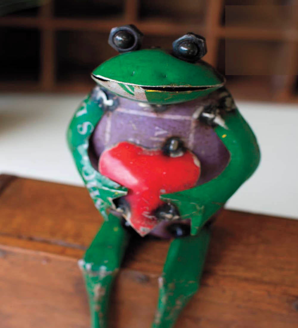 Recycled Metal Sitting Frog